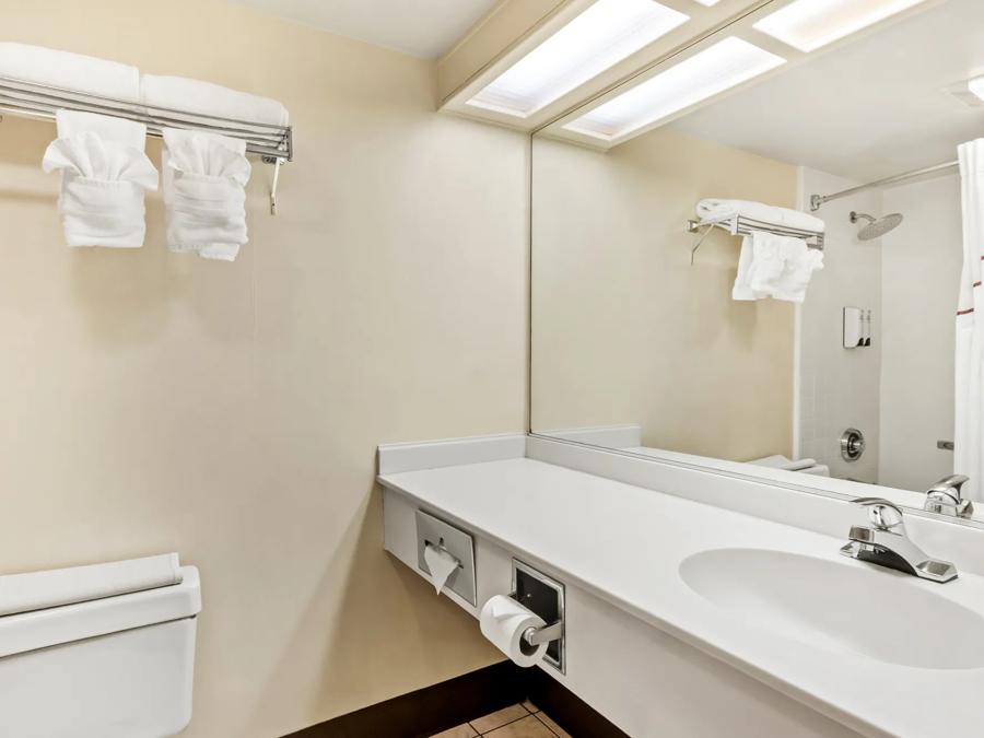 RRI1436_Bathroom 1 PRO Approved 7-15-25 Images