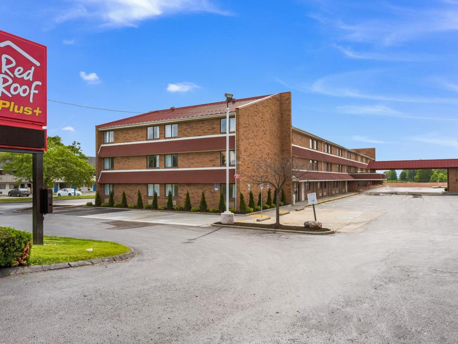 Red Roof PLUS+ Columbus - Worthington Property Exterior Image