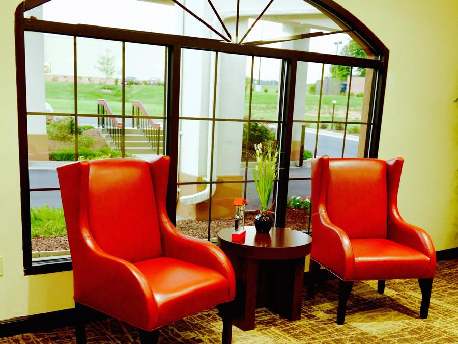 Red Roof Inn & Suites Commerce - Athens Lobby Image