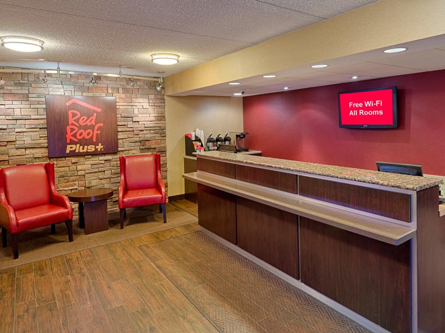 Red Roof PLUS+ Pittsburgh East - Monroeville lobby image