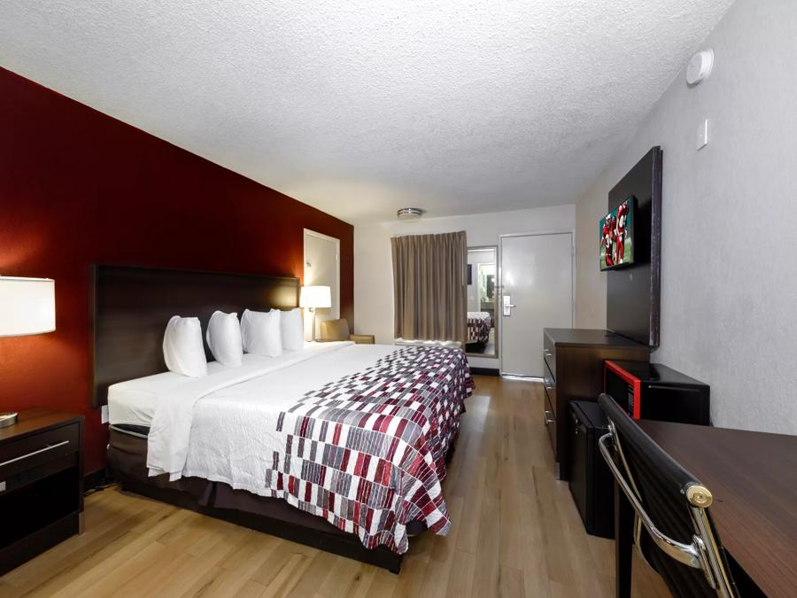 Red Roof Inn Atlanta – Suwanee/Mall of Georgia Single King Room Image