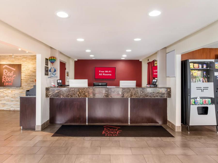 Red Roof Inn Albuquerque - Midtown Front Desk Image