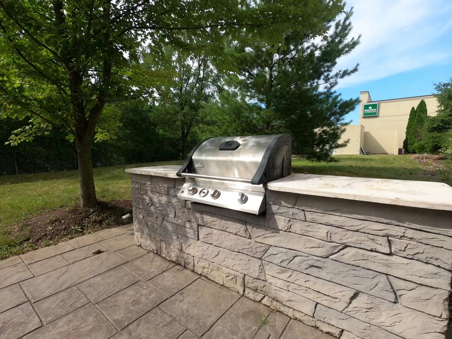 HomeTowne Studios & Suites Washington Barbeque Grill Image