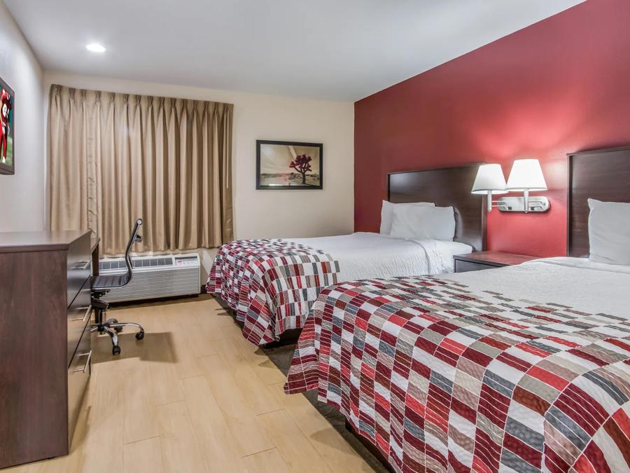 919-2-queen-beds (stock) Image