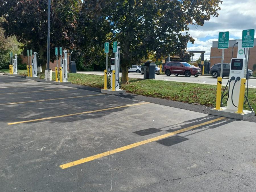 Red Roof Inn Rochester - Henrietta Electric Vehicle Charging Station