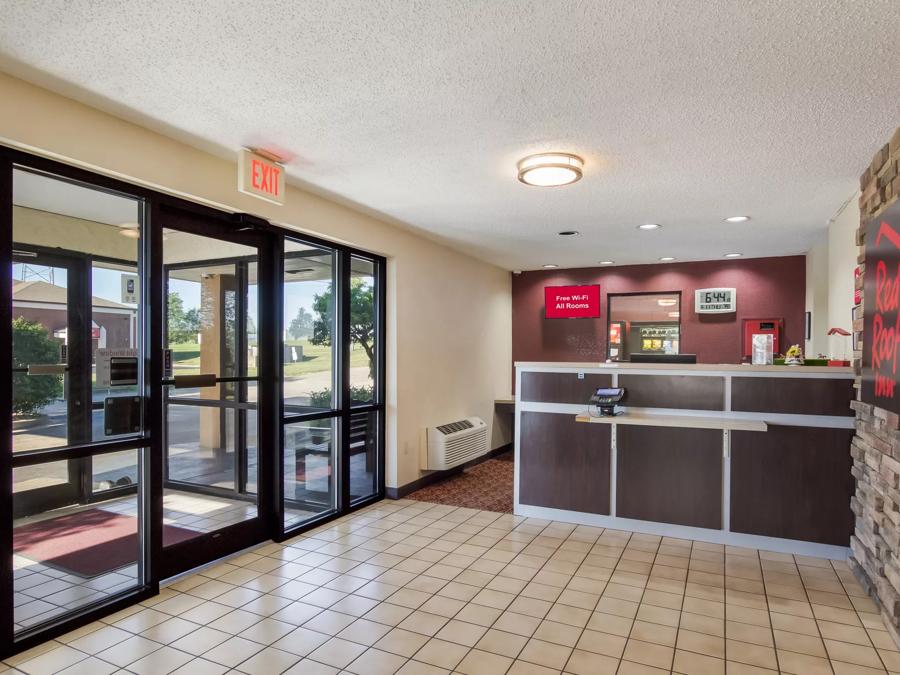 Red Roof Inn Shelbyville Lobby and Front Desk Area