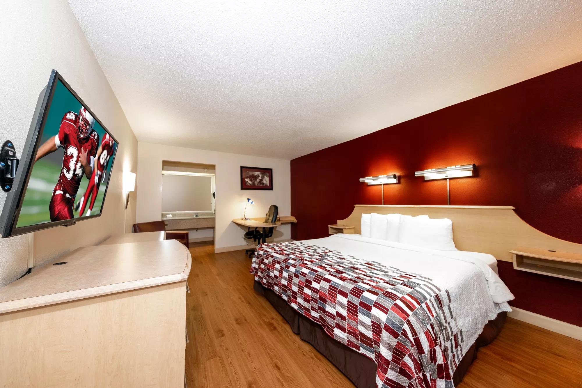 Red Roof Inn & Suites Wytheville Superior King Room Image