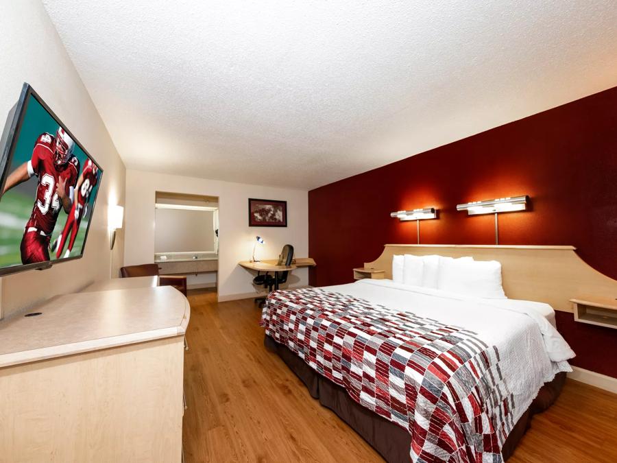 Red Roof Inn & Suites Wytheville Superior King Room Image