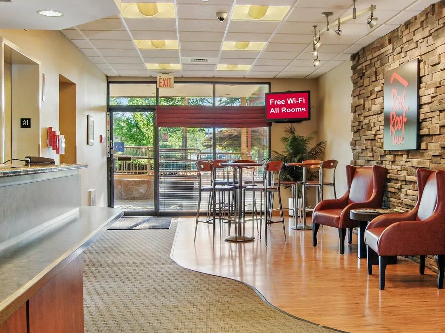 Red Roof Inn Cleveland Airport-Middleburg Heights Lobby Sitting Area