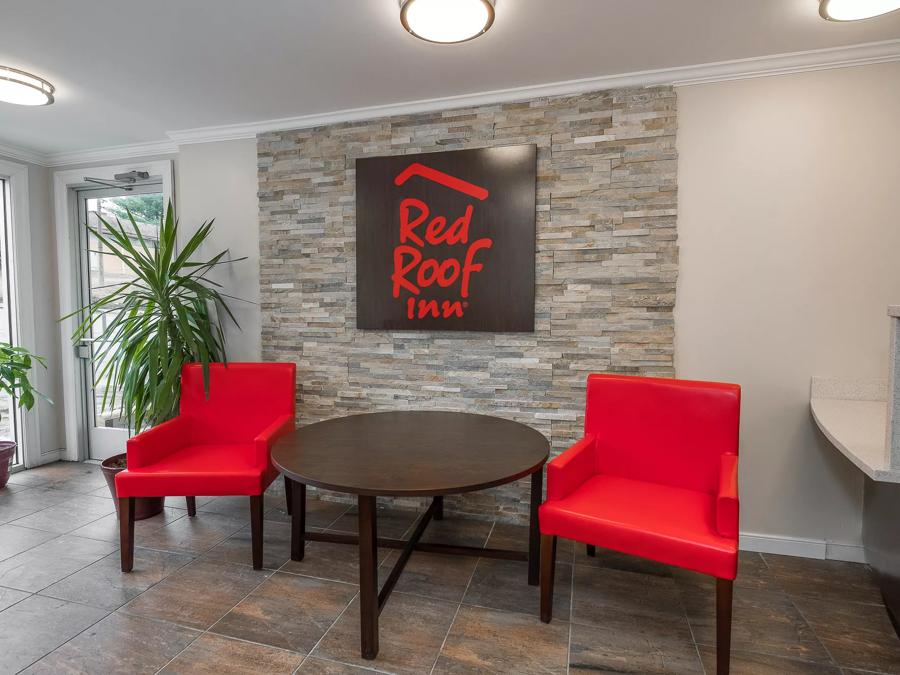 Red Roof Inn Fredericksburg North Lobby Area Image