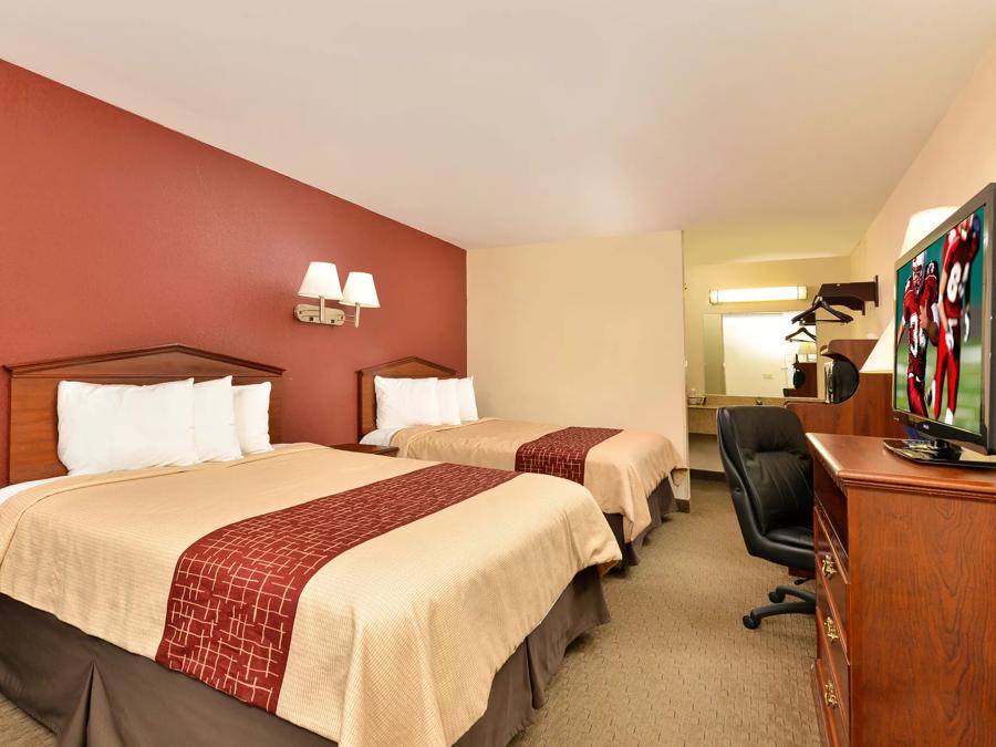 Red Roof Inn Dalton Deluxe Double Bed Room Image