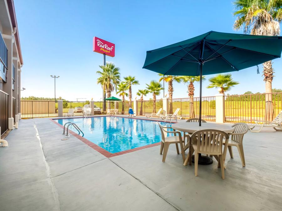 Red Roof PLUS+ Hammond Outdoor Swimming Pool Image