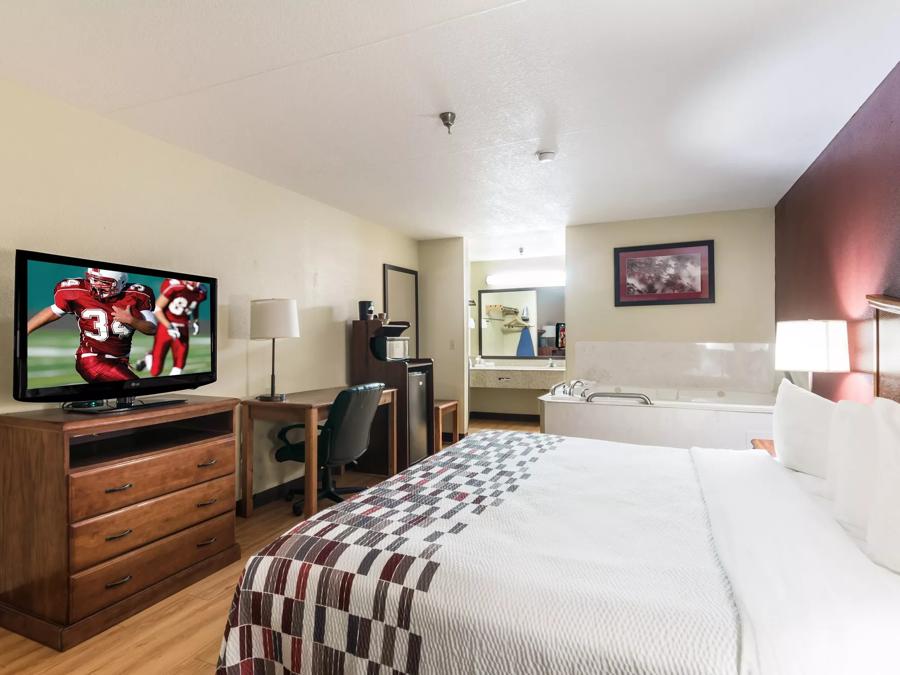 Red Roof Inn Conroe North - Willis Suite King Bed with Jetted Tub Non-Smoking Amenities Image 
