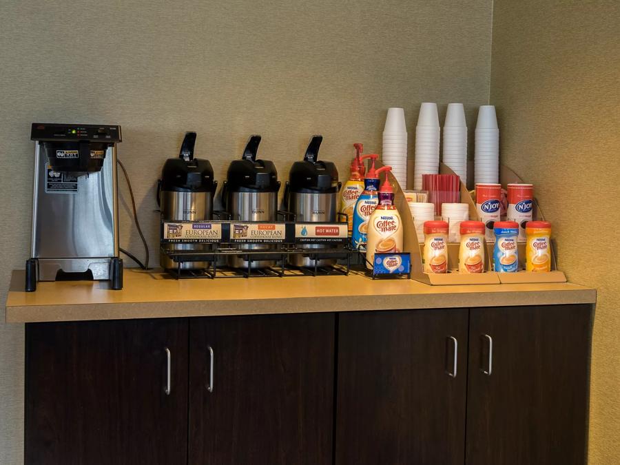 Red Roof Inn Albany Airport Lobby Amenities Image