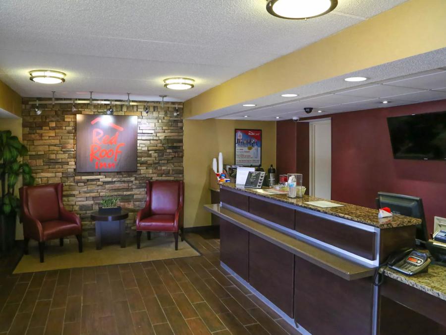Red Roof Inn Greenville Front Desk and Lobby Image