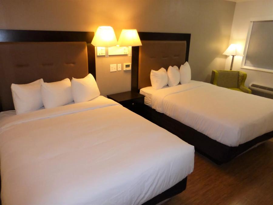 Red Roof Inn Houston - Jersey Village Deluxe 2 Queen Beds Non-Smoking Image