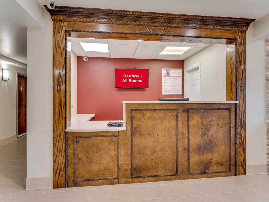 Red Roof Inn & Suites Newport - Middletown, RI Front Desk Image