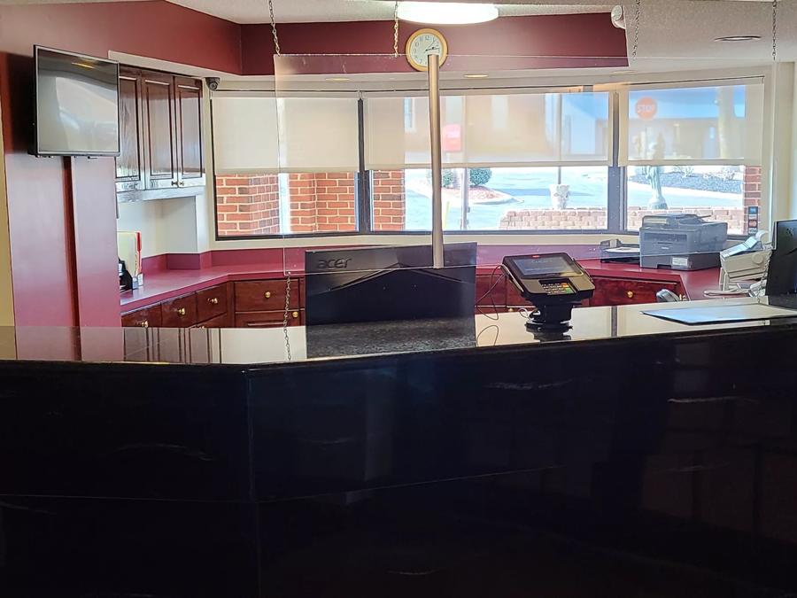 Red Roof Inn & Suites Cornelius - Lake Norman Front Desk Image