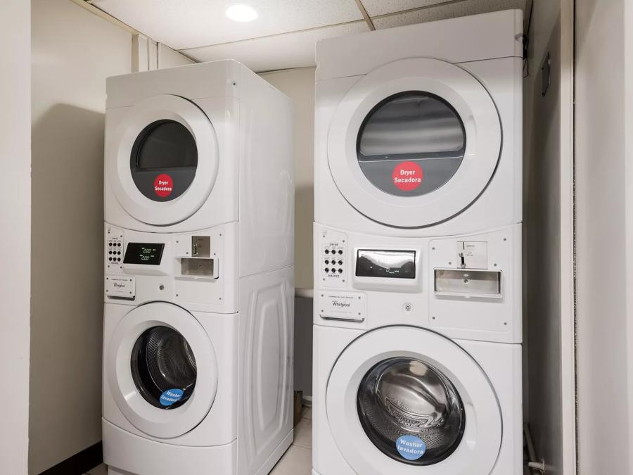 Red Roof Inn Lenoir Coin Laundry Image