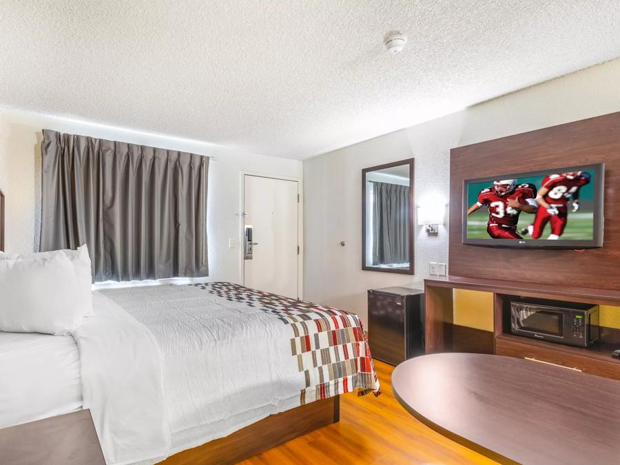 Red Roof Phoenix - Midtown Superior King Room Non-Smoking Amenities