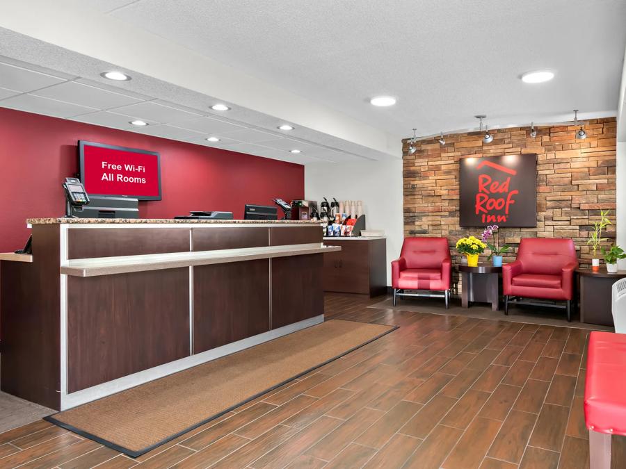 Red Roof Inn Harrisburg North Front Desk and Lobby Image