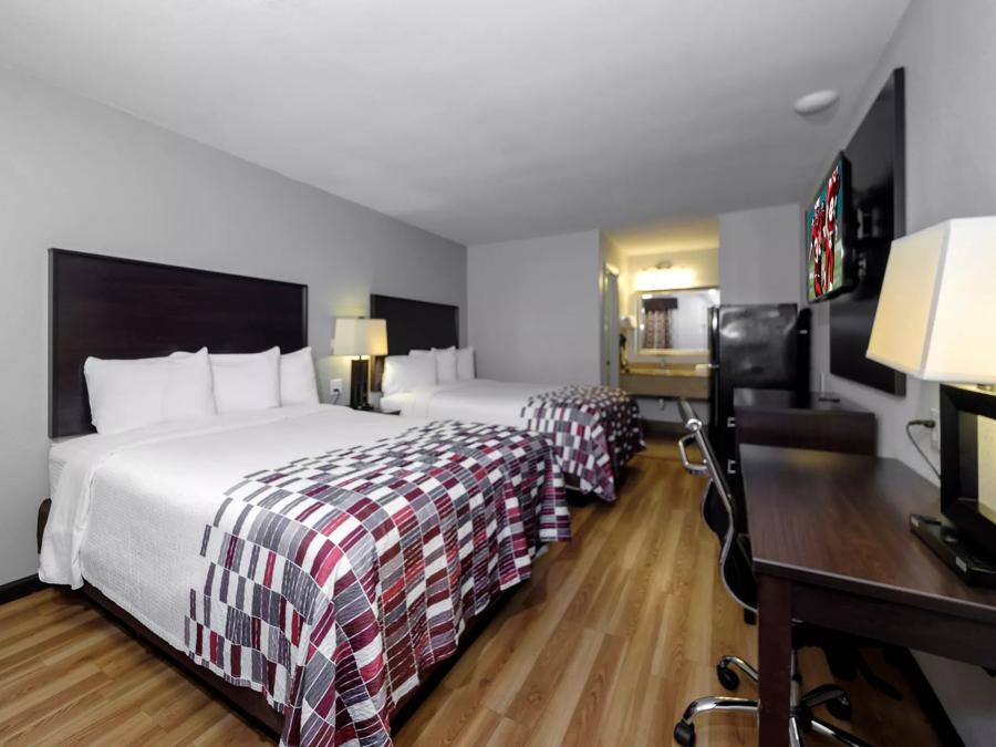 Red Roof Inn Arlington - Entertainment District Deluxe 2 Queen Beds Non-Smoking Image