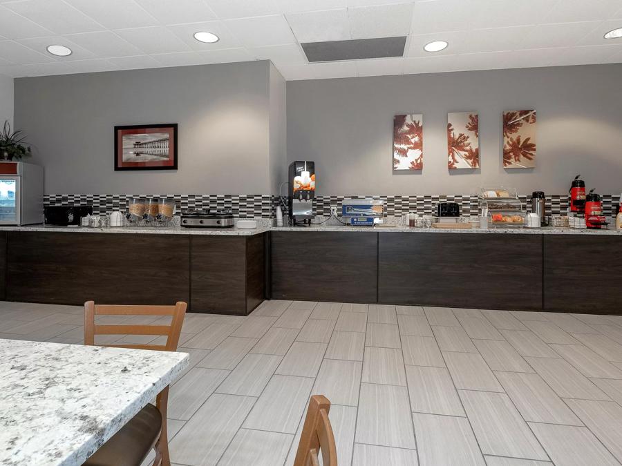 Red Roof Inn Gulfport - Biloxi Airport Breakfast Area