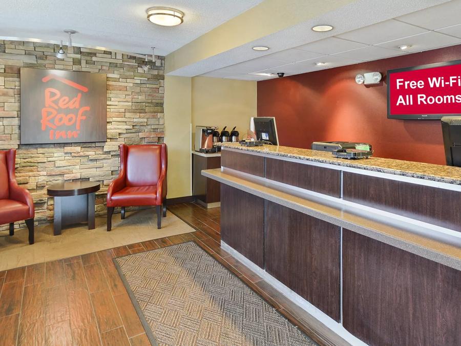 Red Roof Inn Huntington Front Desk and Lobby Image