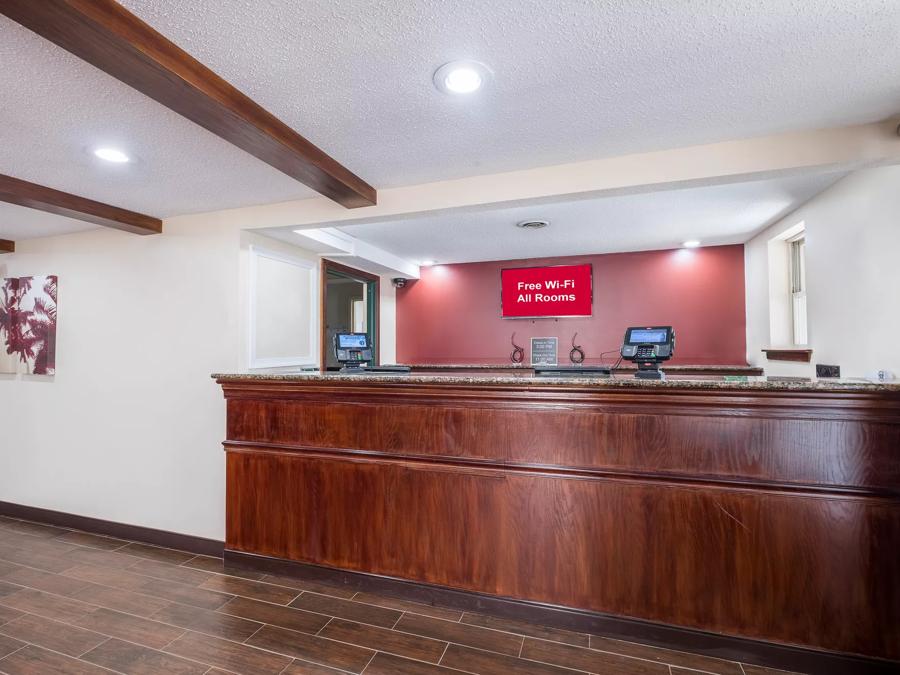 Red Roof Inn & Suites Stafford Front Desk Image