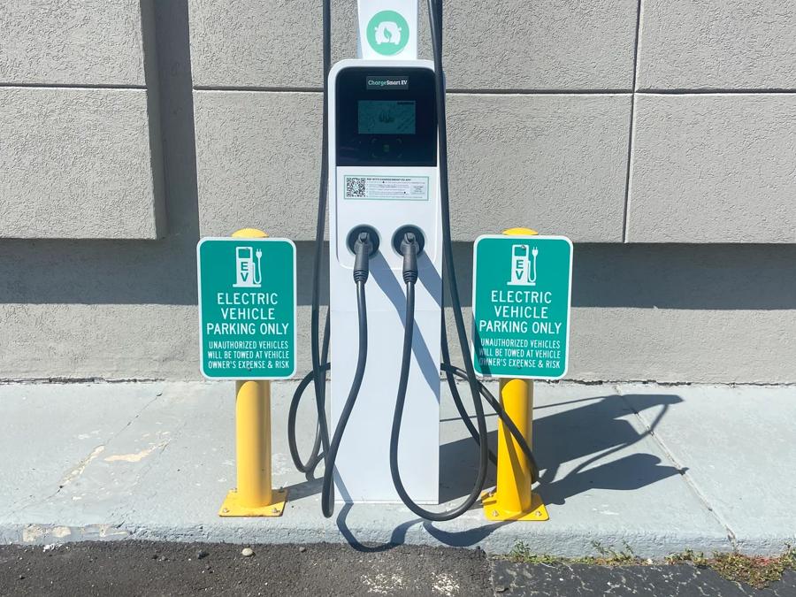 RRI1315_EV Charger Image