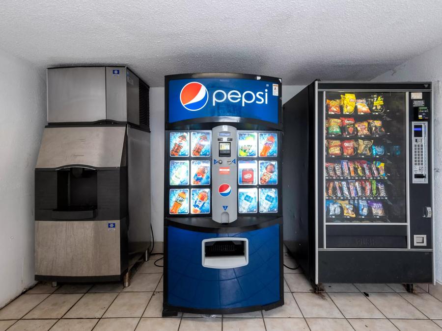 Red Roof Inn Chicago - Lansing Vending Image