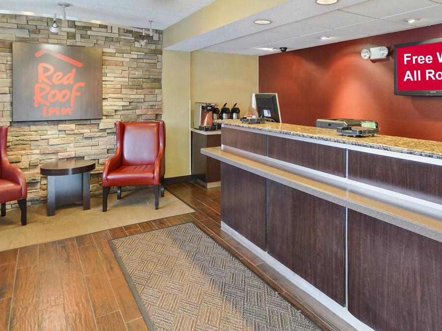 Red Roof Inn Toledo - University Front Desk and Lobby Image