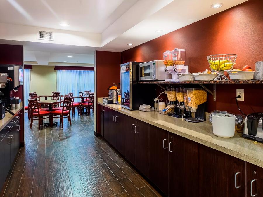 Red Roof PLUS+ & Suites Malone Breakfast Image