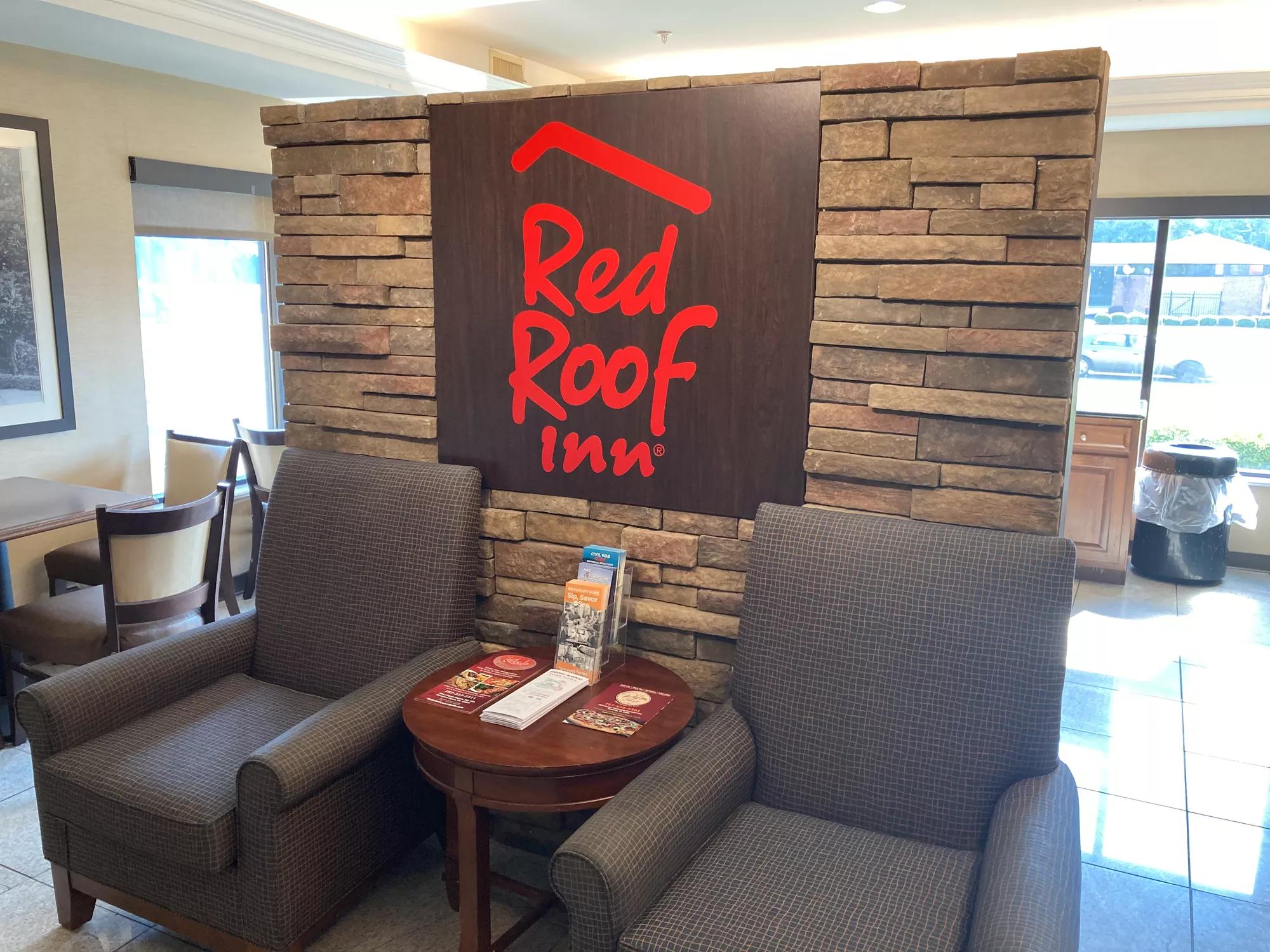 Red Roof Inn Newport News - Yorktown Lobby Sitting Area Image