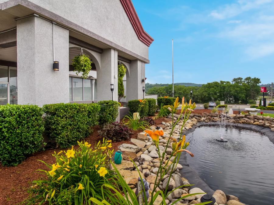 Red Roof Inn New Stanton Exterior Image