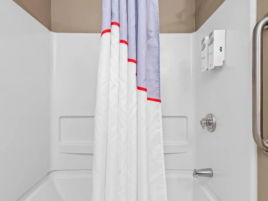 Superior King Non-Smoking Bathroom Image