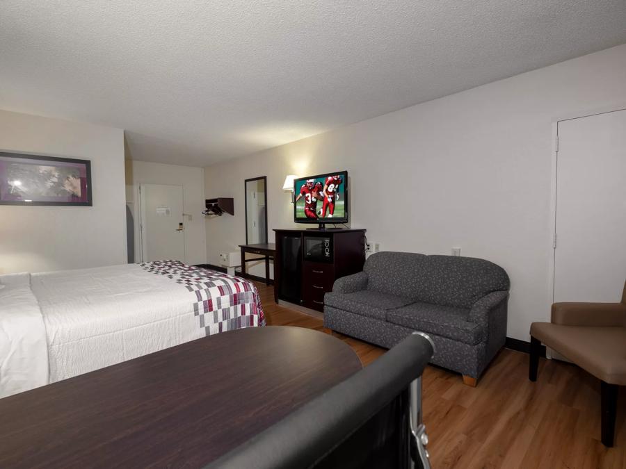 Red Roof Inn Warrenton Superior King Room Smoke Free Amenities Image