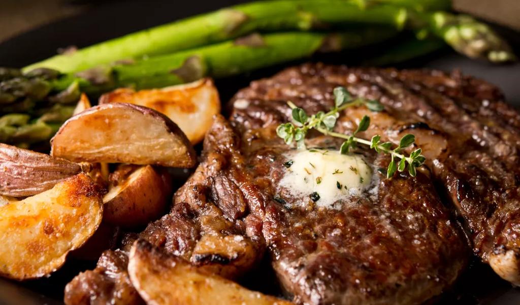 Grilled steak with roasted potatoes and asparagus