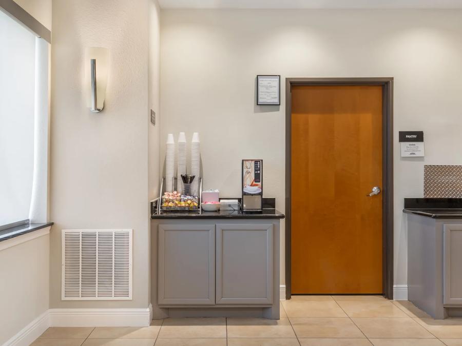 RRI1531_Breakfast Area 1 PRO Approved 10-21-25 Image