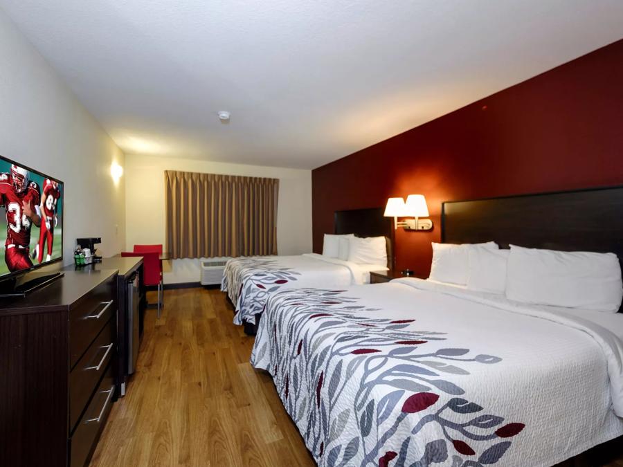 Red Roof Inn Osage Beach - Lake of the Ozarks Deluxe Double Bed Image