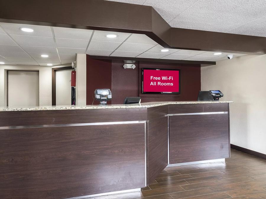 Red Roof Inn Chicago-O'Hare Airport/Arlington Hts Front Desk Image
