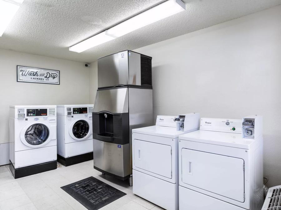 Red Roof Inn Gallup Laundry Image