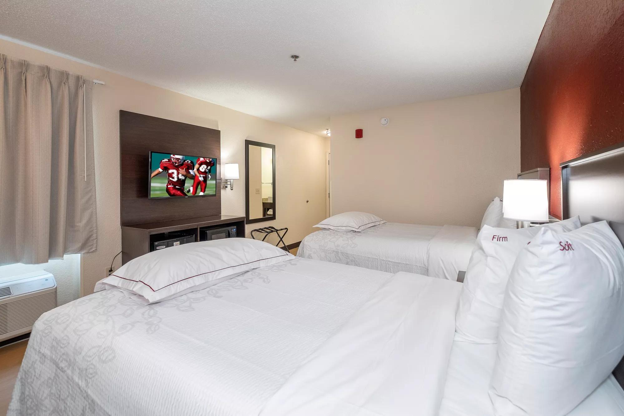 Red Roof PLUS+ Long Island - Garden City Premium Double Room Image