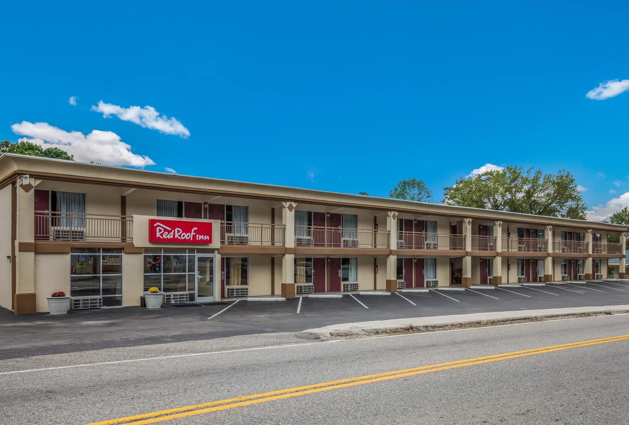 Budget, Pet Friendly Hotel in Caryville, TN 37714 Red Roof Inn