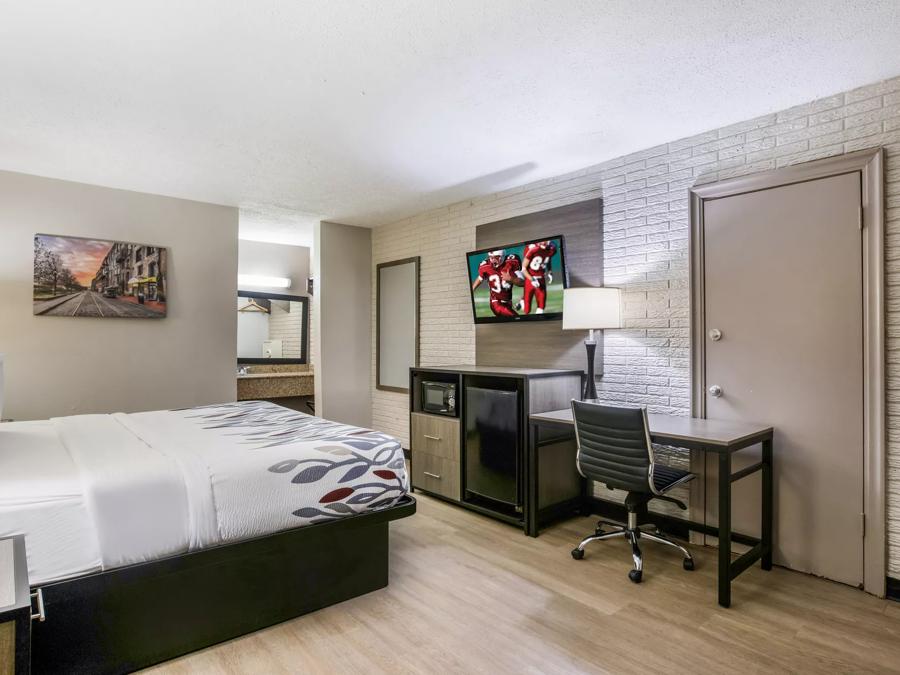 Red Roof Inn Savannah - Richmond Hill/ I-95 Deluxe King First Floor Non-Smoking Image