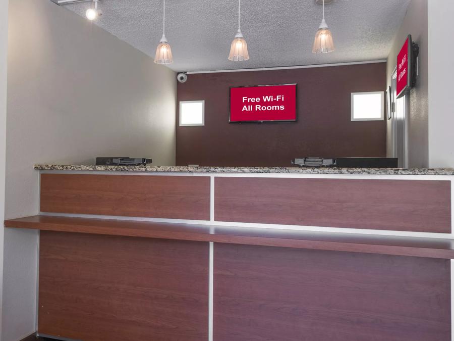 Red Roof Inn Dumfries – Quantico Front Desk Image