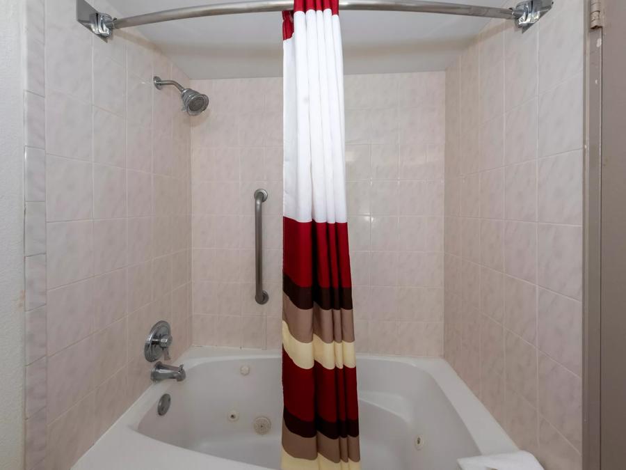 Red Roof PLUS+ Newark – Carteret Premium King with Jetted Tub and Sofa Bed Smoke Free Bathroom Image