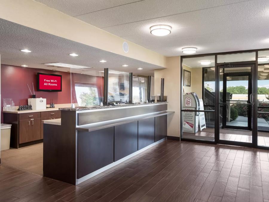 Red Roof Inn Philadelphia - Trevose Front Desk Image