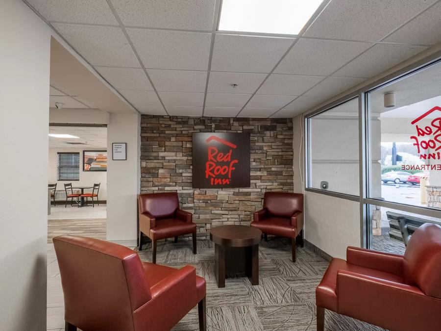 Red Roof Inn Knoxville Central - Papermill Road Lobby Sitting Area Image