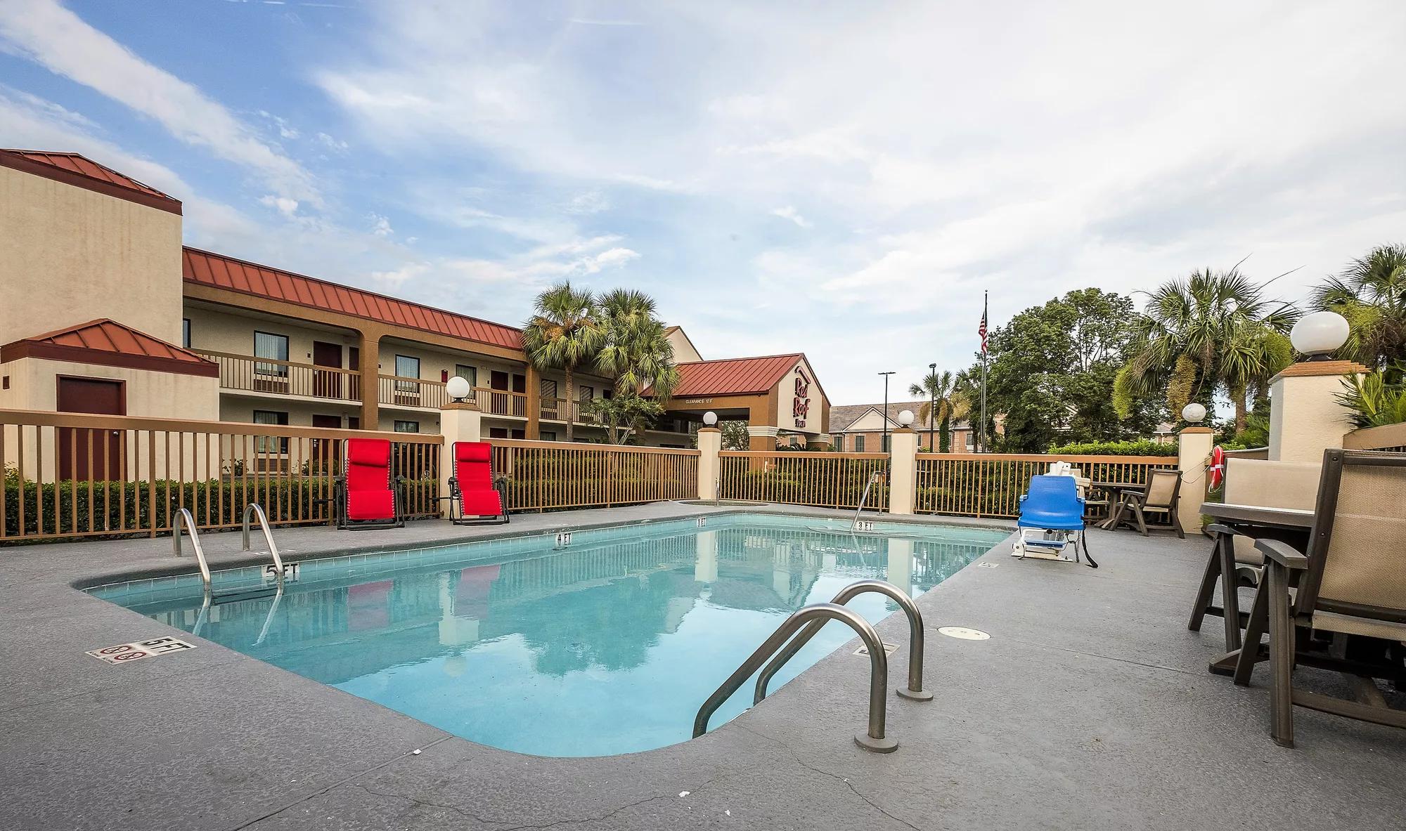 Red Roof Inn Kingsland Outdoor Swimming Pool Image